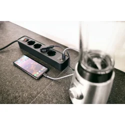 Forlngerdse Strmskinne Forlngerledning med 2 USB og 4 strmstik sort