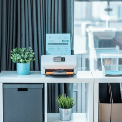 Brother ADS-4550 dokumentscanner til kontoret eller hjemmekontoret b�de kablet og tr�dl�st