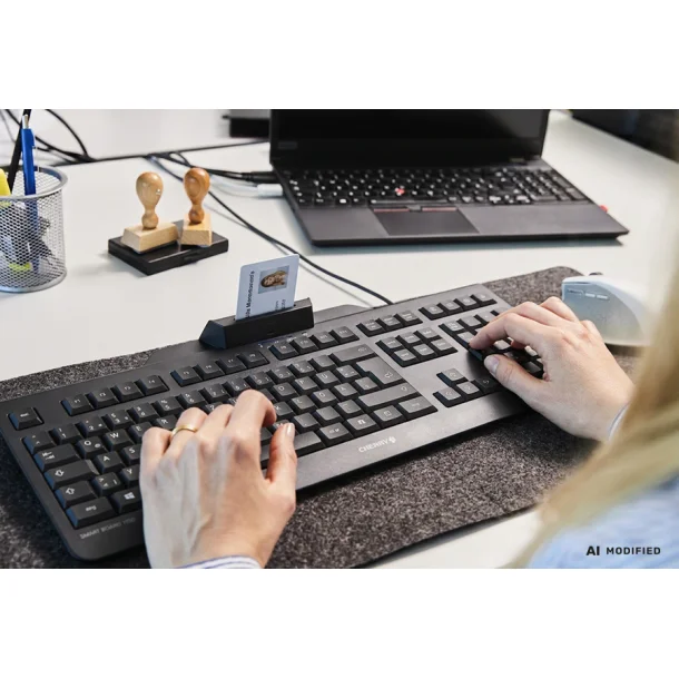 Cherry Smart Board 1150 Kablet tastatur fuld st�rrelse med integreret smartkortl�ser USB Sort ( Nordic) 